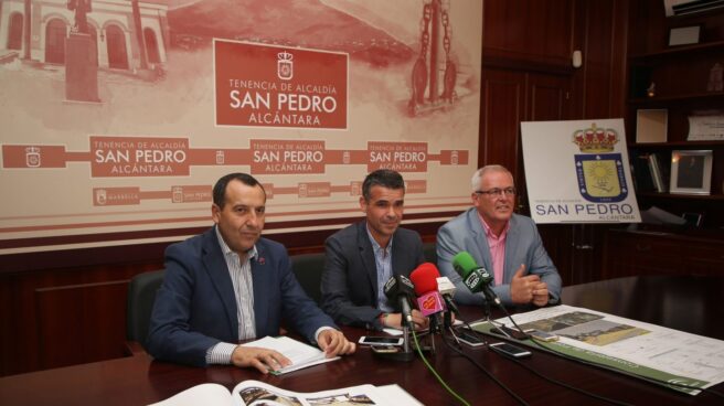 marbella-mocion El actual alcalde de Marbella, José Bernal, en el centro de la imagen, que dejará hoy de serlo tras la moción de censura.