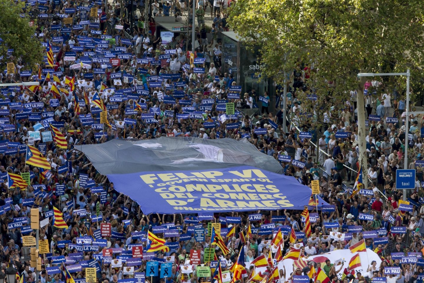 Las discrepancias y la participación deslucen la marcha contra el terrorismo en Barcelona