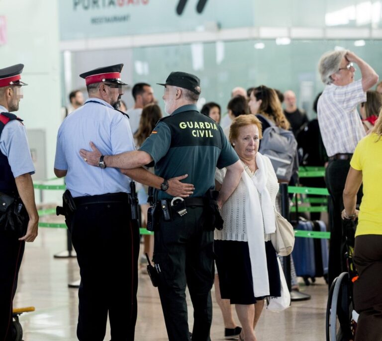 La Guardia Civil acaba con las colas en los controles del aeropuerto de El Prat