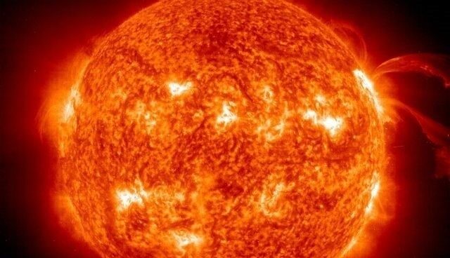 El núcleo solar gira cuatro veces más rápido que la superficie del Sol