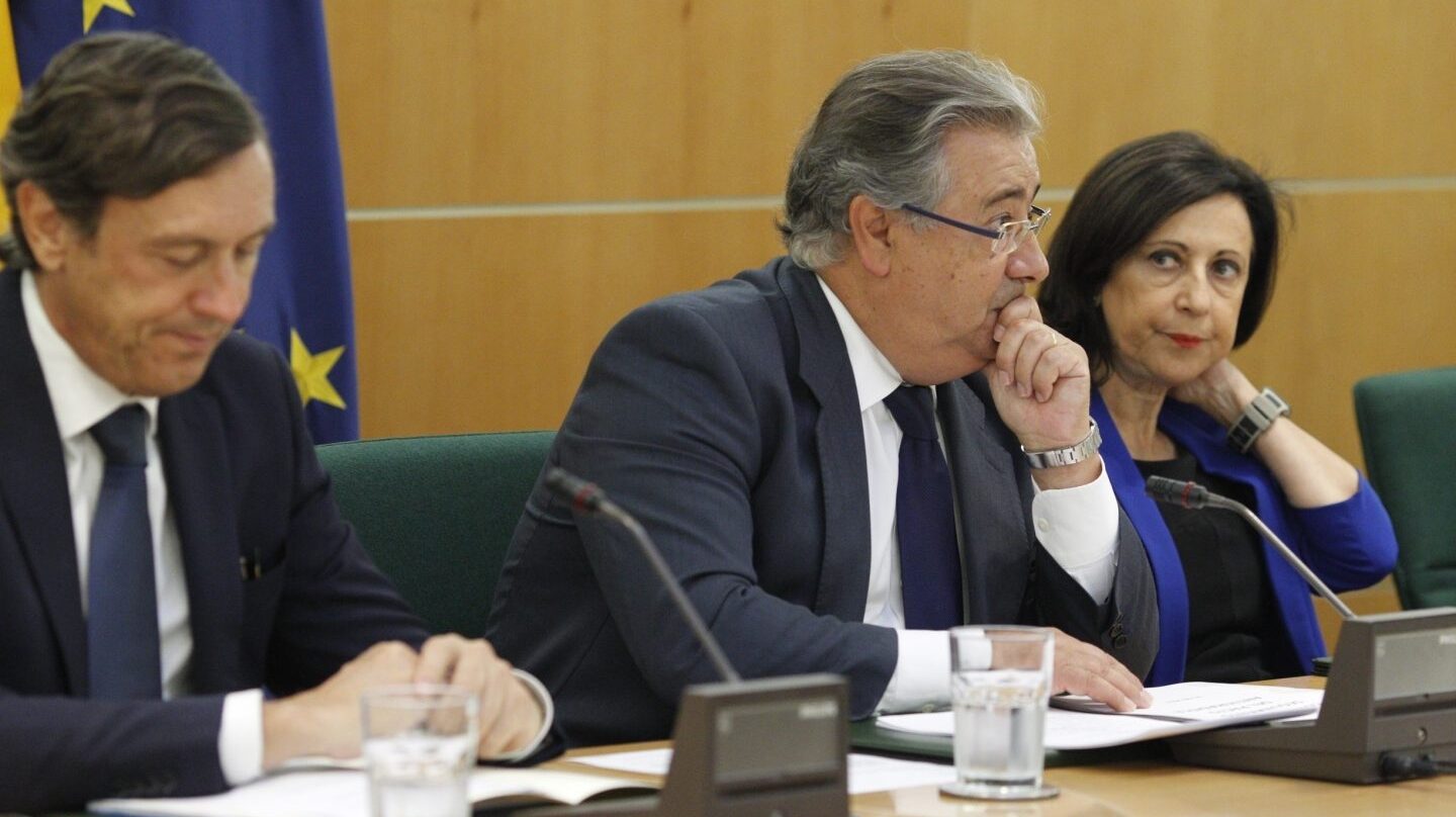 El ministro del Interior, Juan Ignacio Zoido, en el centro, en la reunión del Pacto Antiyihadista.