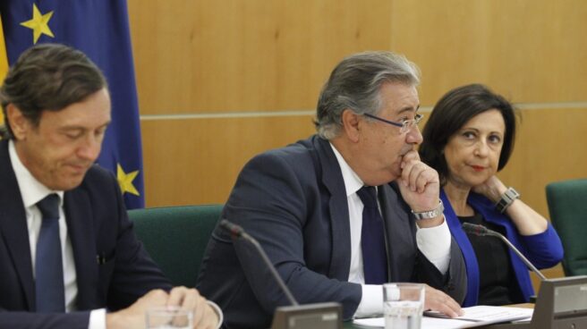 El ministro del Interior, Juan Ignacio Zoido, en el centro, en la reunión del Pacto Antiyihadista.