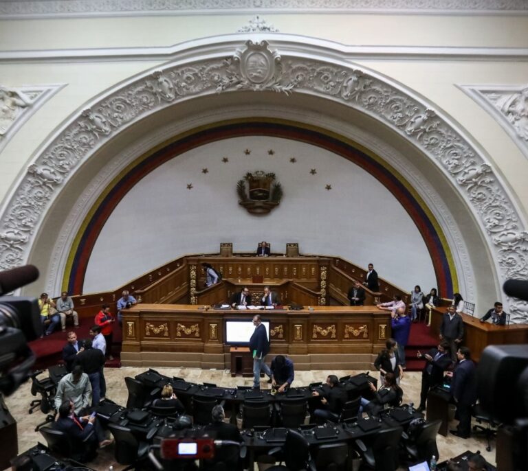 Maduro retrasa 24 horas la inauguración de la Asamblea Constituyente