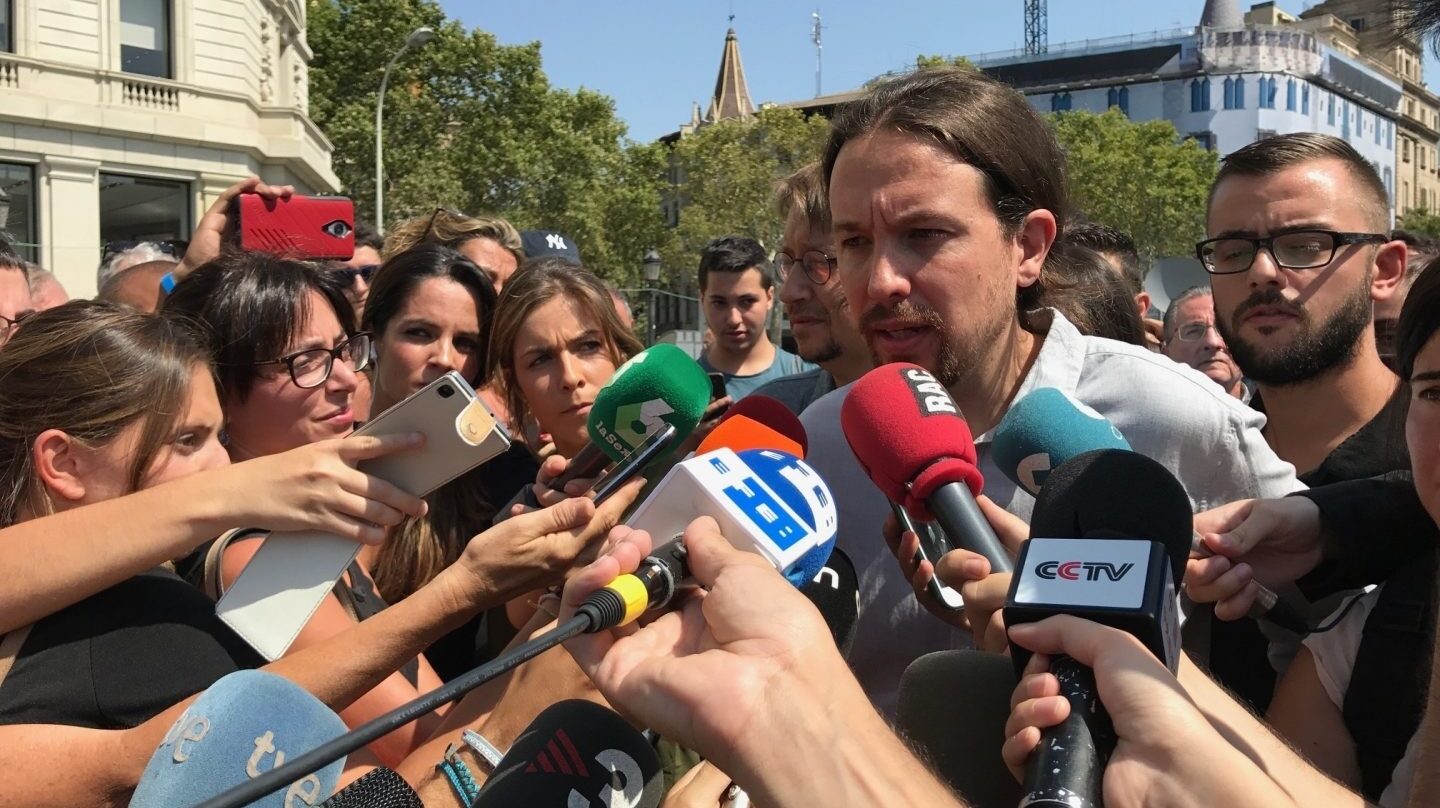 El líder de Podemos, Pablo Iglesias, tras el minuto de silencio por le atentado terrorista en Barcelona.
