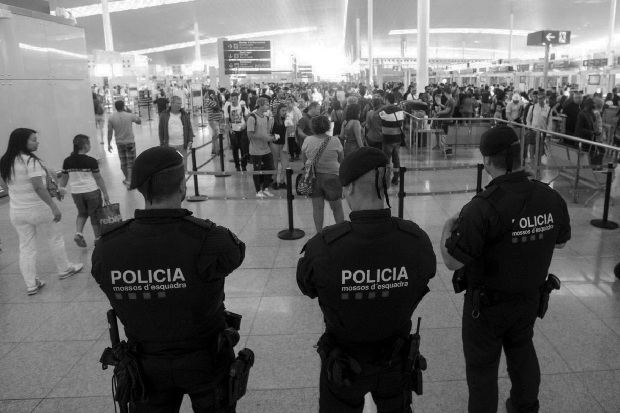 Vigilantes en El Prat.