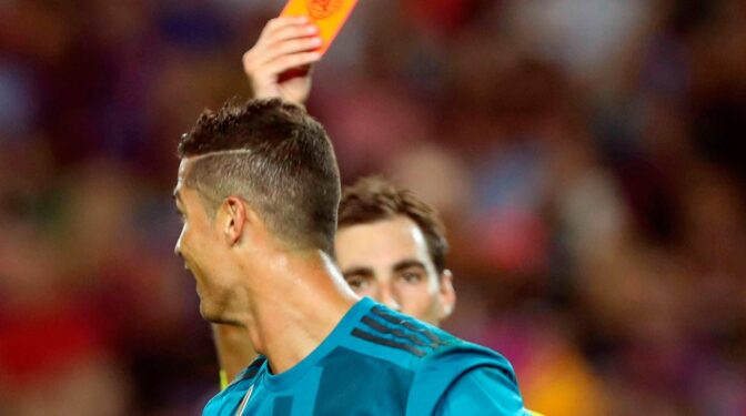 Cinco partidos de sanción a Ronaldo por empujar al árbitro en el Barça-Madrid