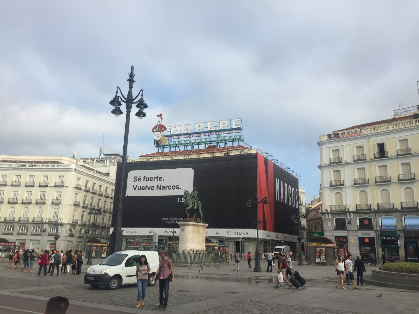 Publicidad de Narcos (Netflix) en la Puerta del Sol.