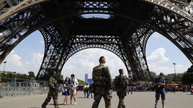 Seis soldados franceses heridos en un atropello al noroeste de París.