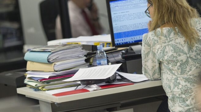 trabajador-mas-de-seis-años La crisis dispara el número de trabajadores que llevan al menos seis años en el mismo puesto.