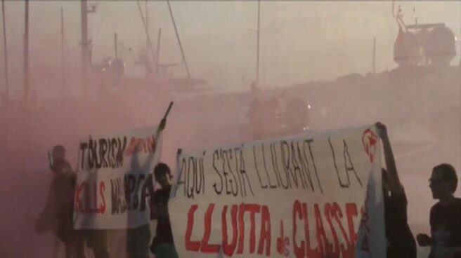 turismofobia mallorca Protesta de miembros de Arran contra el turismo en Palma de Mallorca.
