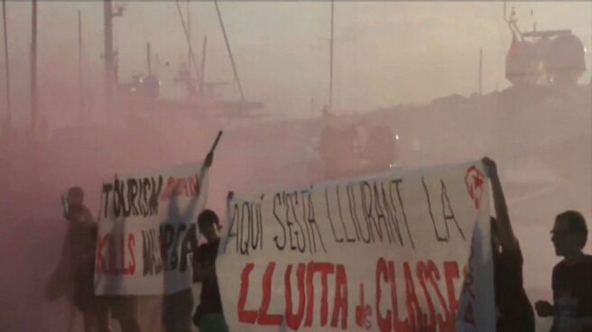 Protesta de miembros de Arran contra el turismo en Palma de Mallorca.