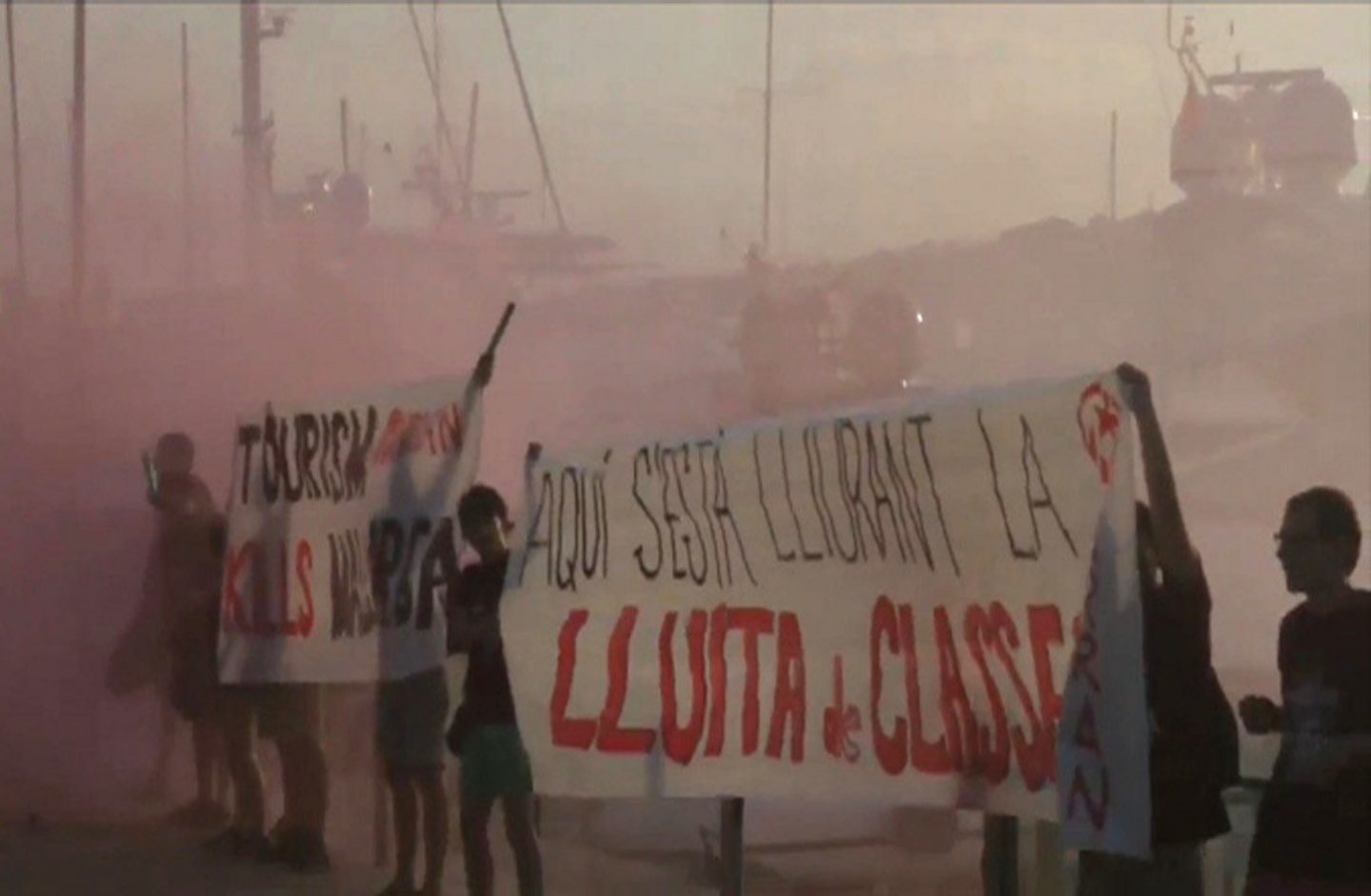 Protesta de miembros de Arran contra el turismo en Palma de Mallorca.