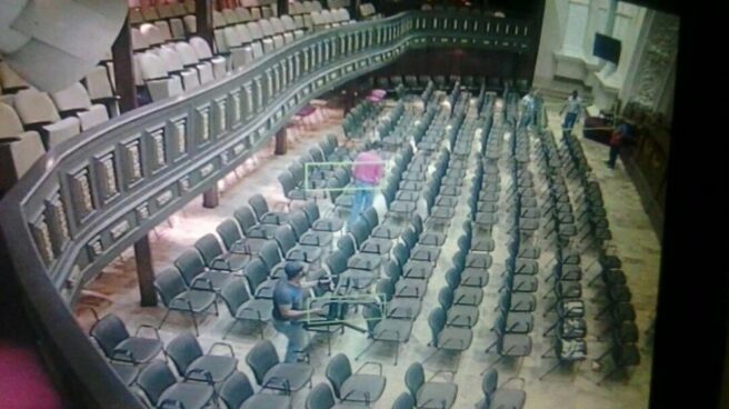 venezuela Tres activistas, en el interior del Palacio Federal Legislativo.