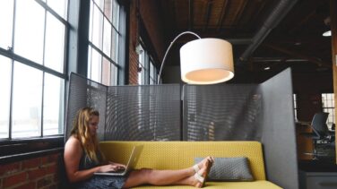 Cinco ventajas de trabajar en agosto