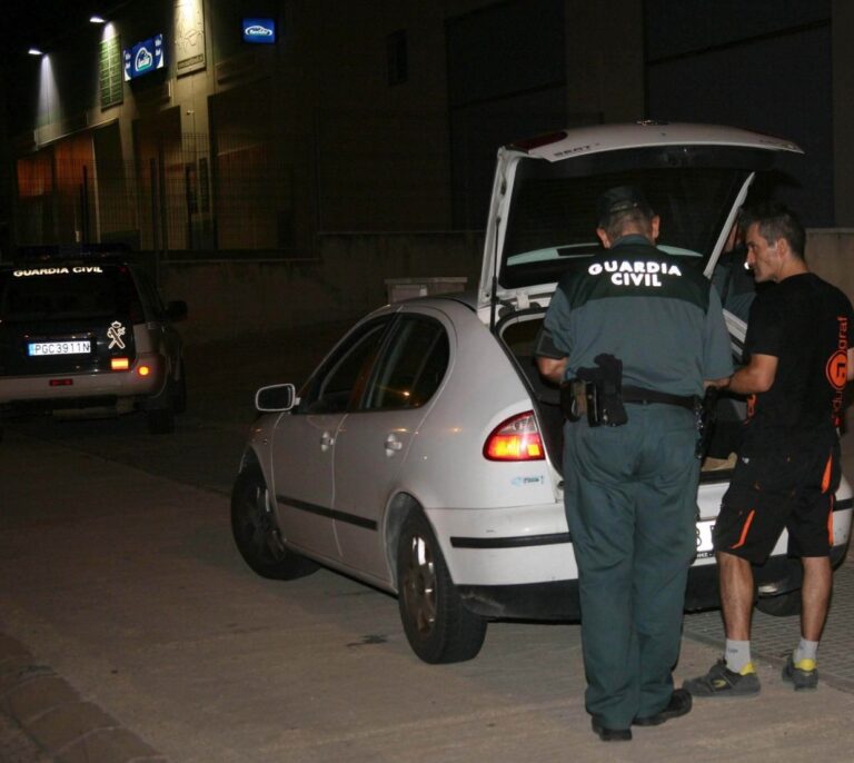 La Guardia Civil registra la imprenta de Constantí buscando material del referéndum