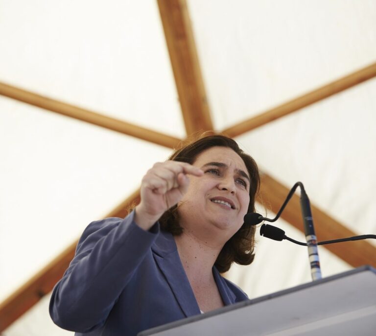 Colau dice que irá a las urnas el 1-O aunque no revela qué votará