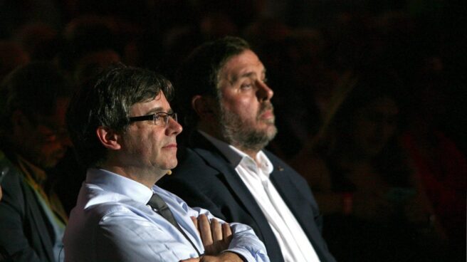 El juez del 1-O reprocha a Protección de Datos de la Generalitat que no denunciara al 'CNI catalán Carles Puigdemont y Oriol Junqueras, en su etapa al frente del 'Govern'.