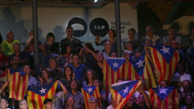 Gobierno y PSOE pactan no entrar en provocaciones en Cataluña para evitar incendiar la calle