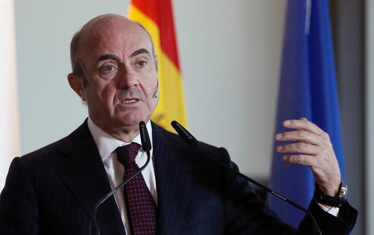 Guindos: "Algún consejero del Popular tendría que demandarse a sí mismo"