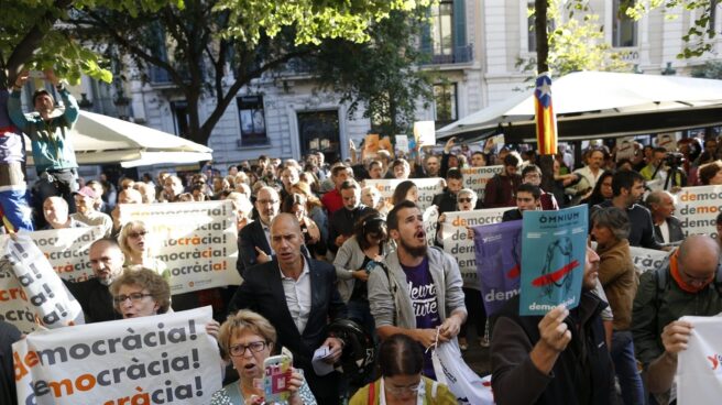 El independentismo acosa a la secretaria judicial desvelando su imagen en las redes