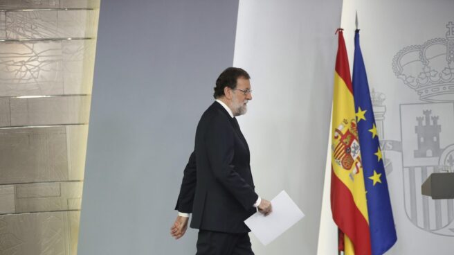 Rajoy insta la destitución del gobierno de la Generalitat y la retirada de poderes al Parlament