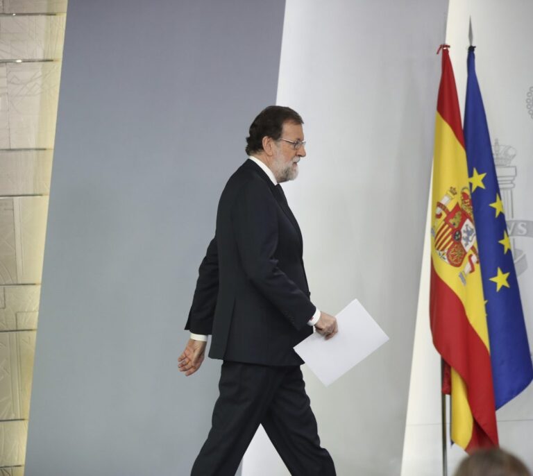 Rajoy insta la destitución del gobierno de la Generalitat y la retirada de poderes al Parlament