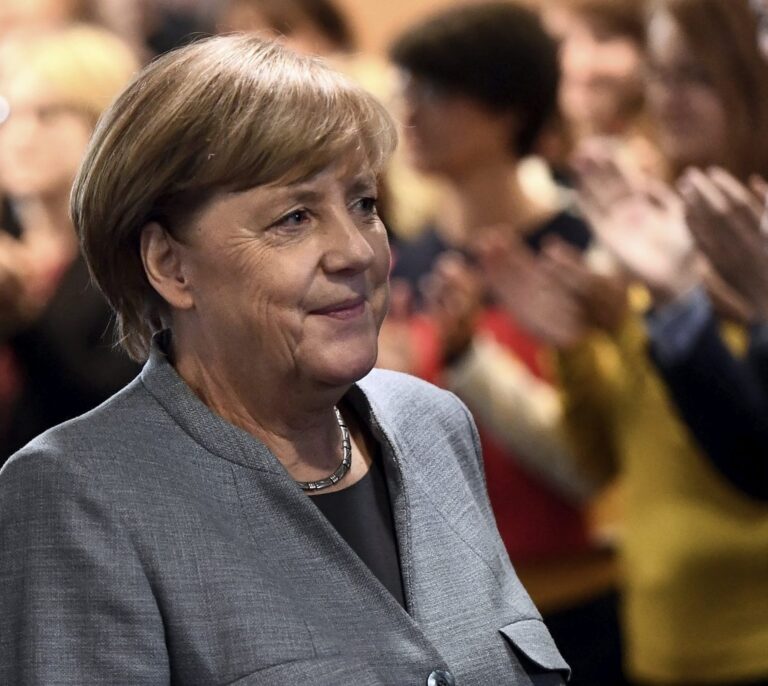 Las elecciones alemanas resucitan la tensión política en Europa y arrastran al euro