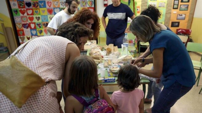 Padres y alumnos organizan actividades con el fin de evitar la entrada y precinto policial al ser un colegio electoral para el referéndum del 1-O.