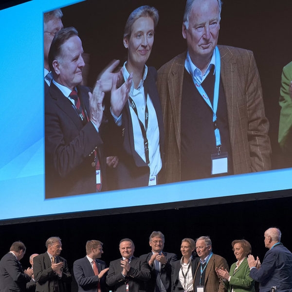 Los líderes ultraderechistas Alexander Gauland y Alice Weidel, en su proclamación en el congreso de Alternativa para Alemania.