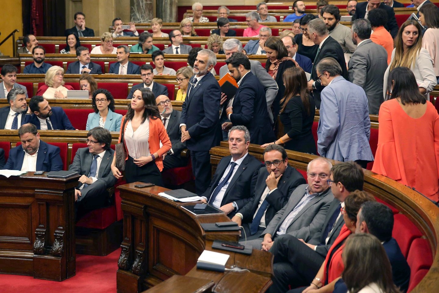 Referéndum 1-O: los diputados de Ciudadanos abandonan el Parlament.