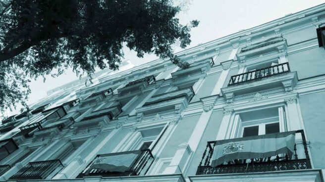 Banderas de España en balcones de Madrid.