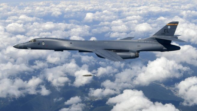 Bombarderos de EEUU vuelan cerca de la costa de Corea del Norte como demostración de fuerza