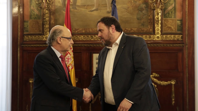 El Gobierno catalán paga las nóminas de los funcionarios con autorización de Hacienda