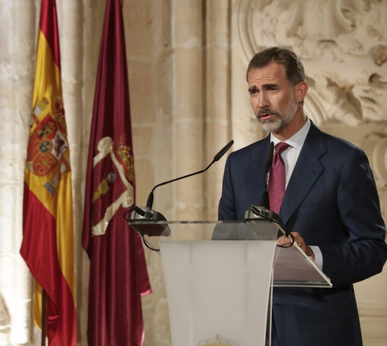 El Rey Felipe VI podría dirigirse a la nación tras el 1-O como hizo su padre el 23-F