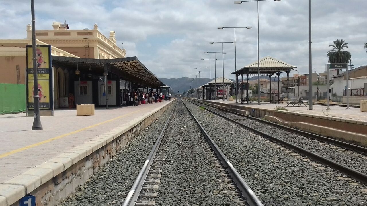 Estación de Murcia del Carmen, a mediados de agosto. Iba a ser provisional y va a cumplir 155 años.