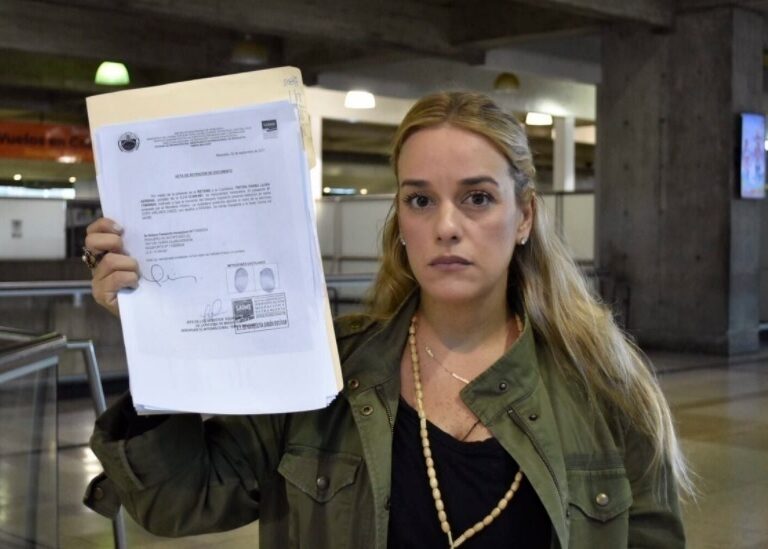 Tintori denuncia que la prohíben viajar para reunirse con Rajoy y otros líderes