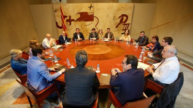 Qué delito atribuye el juez a cada procesado Una de las reuniones del 'Govern' que encabezaba Carles Puigdemont.