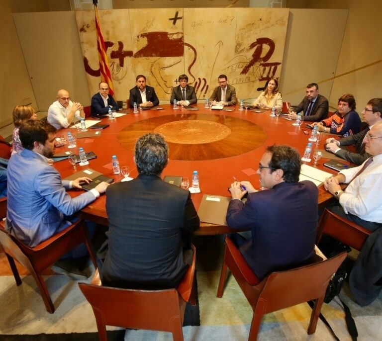 La Generalitat ha mantenido al menos 162 altos cargos y asesores que ganaban más que Rajoy