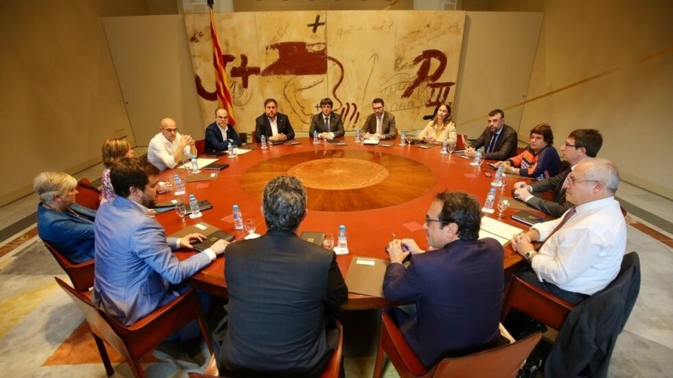 Una de las reuniones del 'Govern' que encabezaba Carles Puigdemont.