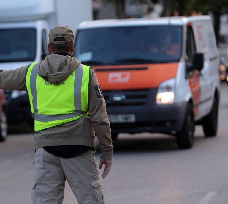 La Guardia Civil requisa casi 10 millones de papeletas para votar el 1-O en una nave de Barcelona