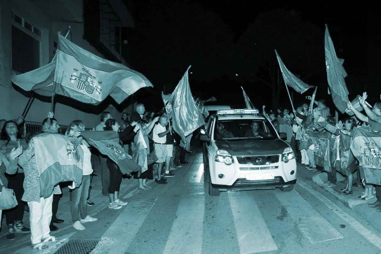 Referéndum 1-O: despedida a la Guardia Civil en Algeciras.