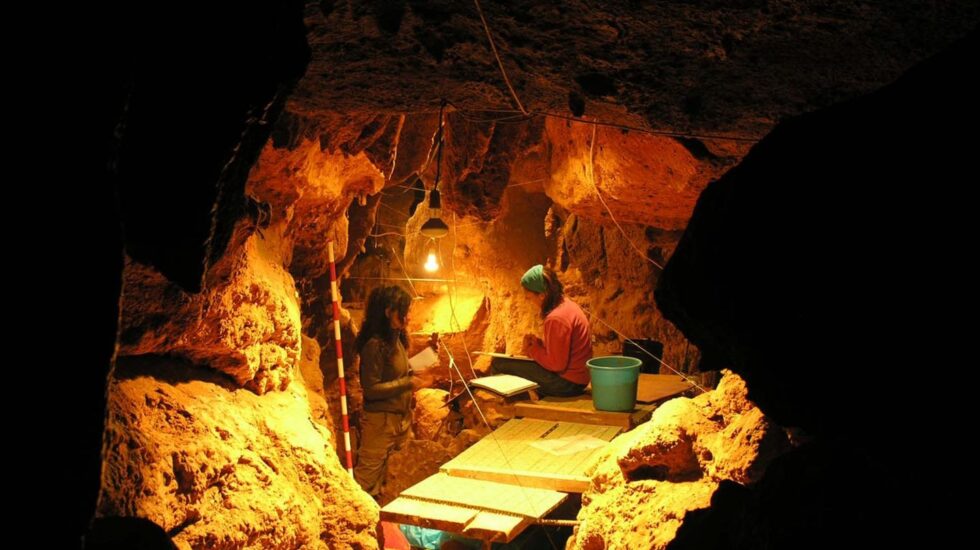 Interior de la cueva de El Sidrón (Asturias)