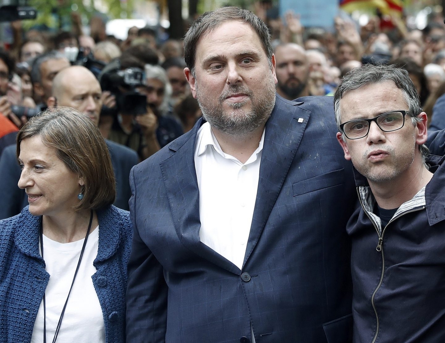 Josep María Jové, junto a Forcadell y Junqueras tras recuperar la libertad.