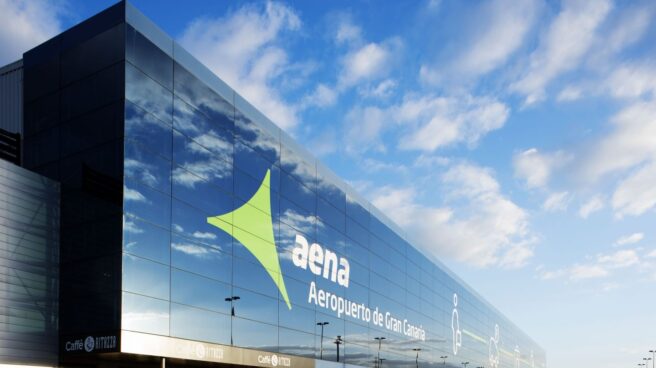 Aena_aeropuerto Logo de Aena en el aeropuerto de Gran Canaria