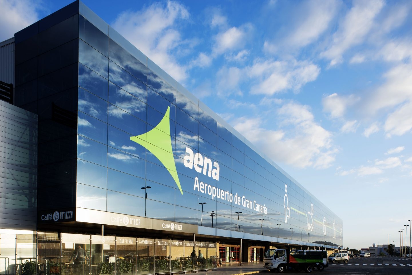 Logo de Aena en el aeropuerto de Gran Canaria