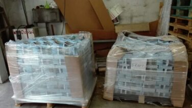 El juez exculpa a dos empresarios a los que se decomisaron más de 87.000 carteles del 1-O
