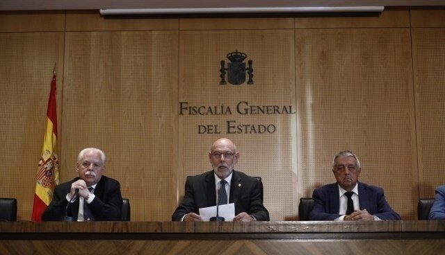 La Fiscalía ultima querellas contra la Mesa del 'Parlament' y el 'Govern' El fiscal general del Estado, José Manuel Maza, en su comparecencia de este jueves.