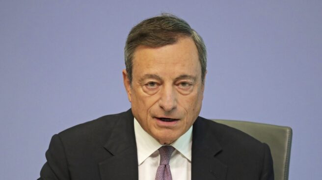 Draghi abre la puerta a aumentar las compras de deuda "si el panorama empeora"