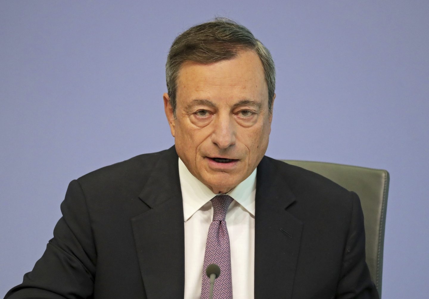 Draghi abre la puerta a aumentar la compra de deuda.