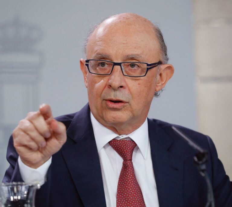 Cataluña se queda sin 1.400 millones tras el ultimátum de 48 horas de Montoro